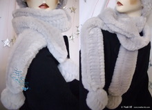 écharpe chic blanc-gris-perle, 2 pompons, fausse-fourrure, élégance-hiver-2012