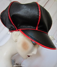 rain cap, eccentric retro, (02) 59/62, black and red leatherette
