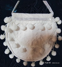 sac à main coton boutis blanc, pochette-poignet pompons