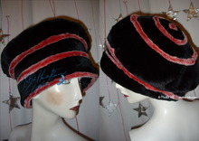 eccentric hat, red iridescent white and black, winter beret